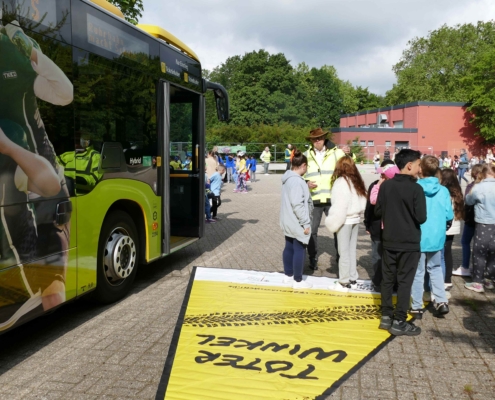 Aktion 1: Bus der Ruhrbahn zum Toten Winkel und Sicherheit beim Ein- und Aussteigen und der Fahrt. (Veronika Maruhn, Ruhrbahn und Wolfgang Höfs, VWMH)